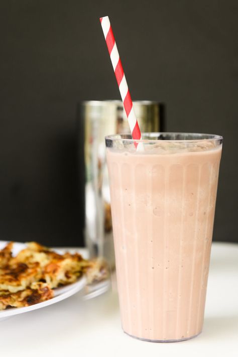 Malt Recipes Milkshakes, Chocolate Malt Recipe, Chocolate Malt Milkshake, Malts Recipes Milkshakes, Malted Milkshake, Malt Drink, Chocolate Shake Recipe, Malt Recipe, Milkshake Recipe Strawberry