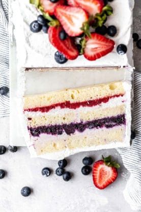 Berry Icebox Cake, Ice Box Cake, Cake Summer, Icebox Cake Recipes, Homemade Strawberry Sauce, Cream Cheese Pound Cake, Berry Cake, Baking Recipe, Vanilla Bean Ice Cream