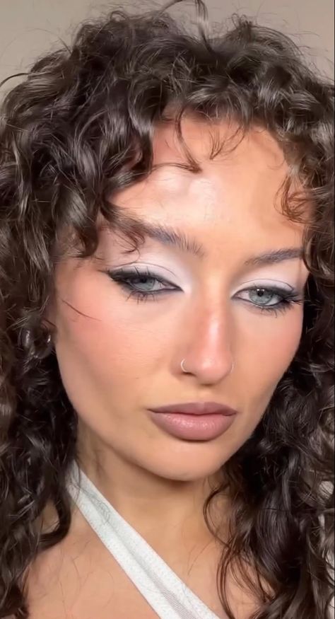 Frosty Eyeshadow 90s, 90s White Eyeshadow, Cowgirl Makeup, Grey Eye Makeup, Slay Makeup, Y2k Makeup, Fresh Cuts, White Eyeshadow, 90s Makeup