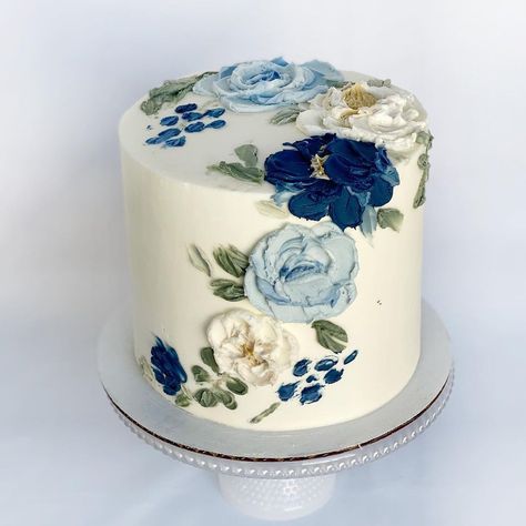 Painted Buttercream Flowers Wedding Cake, Blue Floral Cake Design, Cake With Painted Flowers, Cake Spatula Flowers, Pallet Painted Cakes, Birthday Cake With Blue Flowers, Painted Flowers On Cake, Buttercream Art Cake, Painted Flowers Cake