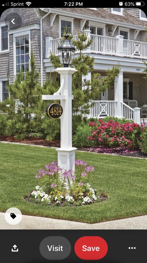 Light Post Landscaping, Front Yard Lighting, Mailbox Landscaping, Outdoor Lamp Posts, Front Landscaping, Yard Lights, Lantern Post, Casa Exterior, Front Lawn