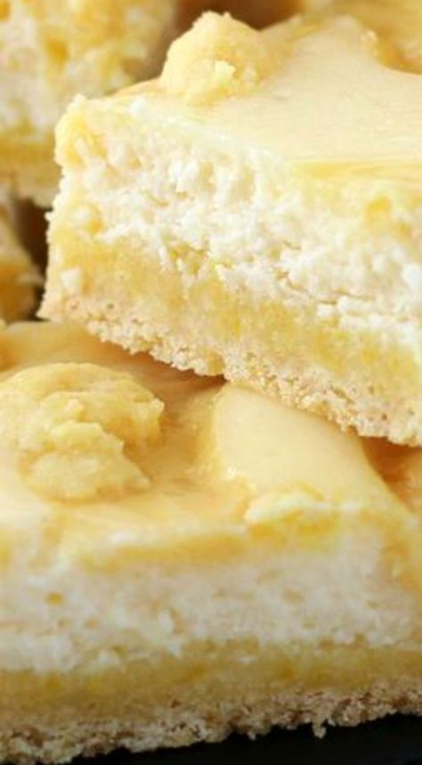 Triple Lemon Cheesecake Swirl Bars ~ It all starts with a lemon cookie crust. Then you add smooth and creamy cheesecake, a swirl of pucker-worthy lemon curd and a layer of lemon cookie crumbles to bring it all home. Lemon Cookie, Lemon Cheesecake Bars, Lemon Cheesecake, Lemon Cookies, Cookie Crust, Lemon Bars, Creamy Cheesecake, Lemon Desserts, Cheesecake Bars