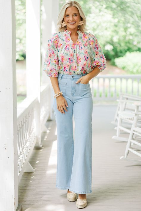 This floral blouse is so pretty and feminine! We are loving that floral print in those hues! This blouse is going to be a great option for work or weekends! V-neckline 3/4 bubble sleeves Floral print Babydoll cut No stretch Payton is wearing the small. Business Casual Blouses, Classy Mom Outfits, Pastel Business Casual, Pink Blouse Outfit, Print Blouse Outfit, Bright Spring Clothes, Teaching Fits, Floral Blouse Outfit, Fall Tops For Women