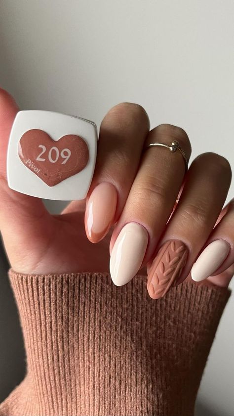 Cream Sweater Nails, Nude Sweater Nails, Sweater Weather Nails, Sns Nails Colors, Mickey Nails, Minimal Nails Art, Hello Nails, Short Gel Nails, Fall Gel Nails