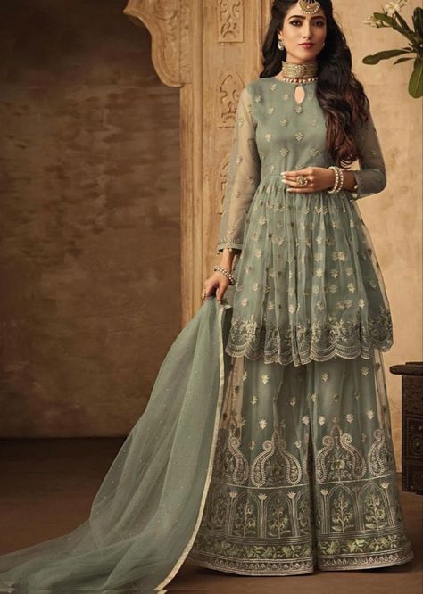 Garara Designs, Occasional Dresses, Mehendi Function, Boutique Suit, Fav Outfit, Embroidered Sharara, Sharara Designs, Desi Wedding Dresses, Pakistani Clothes