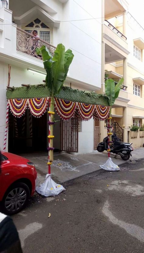 Flower Decoration For Engagement At Home, Pelli Pandhiri Designs, Chappra Designs, Chapra Decorations, Randal Mataji Decoration, Vigneswara Dampu Decoration, Chappara Decor, Pelli Pandiri Decorations, Pandiri Decorations At Home