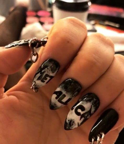 Acdc Nails, Lady Gaga Nails, Nail Jewellery, Gothic Nail Art, Rock Nails, Nail Piercing, Lady Gaga Photos, Band Nails, Kiss Nails