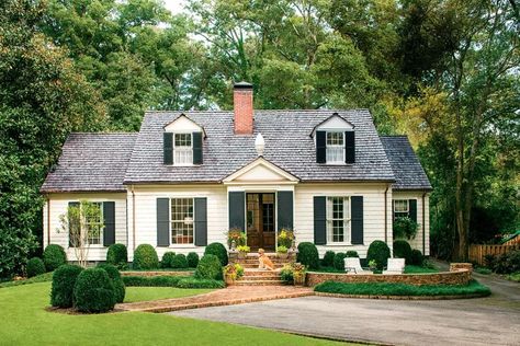 What Makes A House A Cottage? American Farmhouse Exterior, Cape Cod Exterior, Cape Cod House Exterior, Cottage House Exterior, Cottage Makeover, Cape Cod Style House, American Farmhouse, Cottage Exterior, Cape Cod House