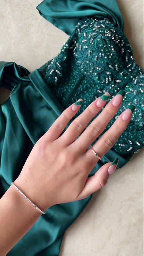 Nails To Match Green Dress Prom, Nails For Emerald Dress, Nails To Match A Green Dress, Nails That Match Green Dress, Nails To Match Emerald Green Dress, Prom Nails For Emerald Green Dress, Nails To Go With A Green Dress, Nails For Emerald Green Dress, Nails For Prom Green Dress