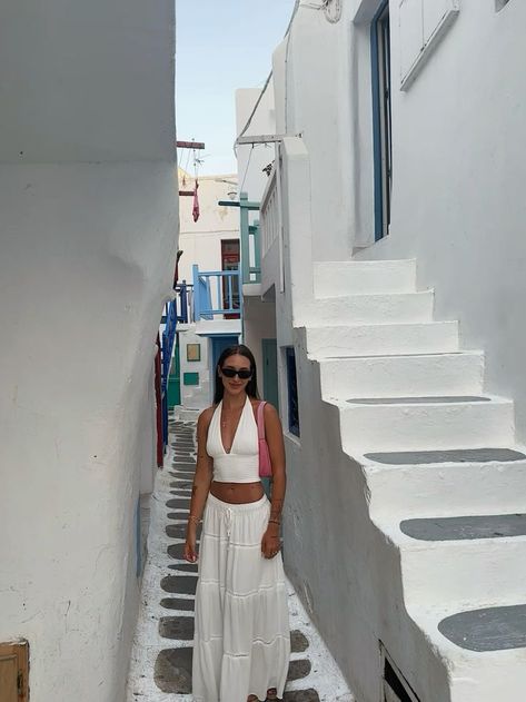 I am Greek... This is What I Pack for the Greek Islands | Greece Outfit Ideas - Jennysgou Island Club Outfit, Greek Honeymoon Outfit, White Outfits Beach, Mykonos Outfit Summer, Mykonos Greece Outfit, Mykonos Outfit, Greece Vacation Outfit, Greece Outfit Ideas, Pack For A Week