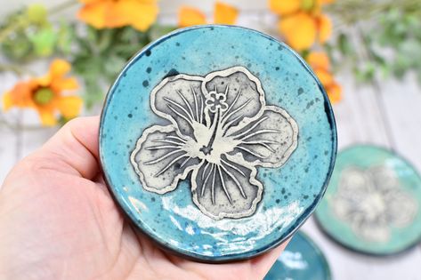 My original tropical hibiscus flower design is imprinted into wet clay on each of my small, handmade stoneware dishes. Use as a trinket bowl for earrings and jewelry, tea bag rest, pill dish, or as a mini spoon rest for coffee and tea lovers. Also makes a great drip tray for placing under box wine holder spouts. Each is handmade and is functional ceramic pottery, and is the perfect, unique gift for Christmas, Mother's Day, anniversary, Valentine's Day, birthday, engagement, and more! Once the cl Tropical Ceramics, Hibiscus Flower Design, Box Wine, Wood Gift Box, 13 Hours, Tropical Hibiscus, Stoneware Dishes, Pottery Gifts, Olive Oil Bottles