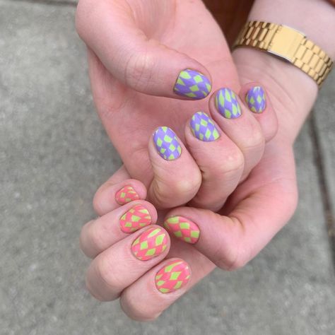 Toko Hutcheson on Instagram: “🏁💕 wavy checkers 💕🏁 ~ ~ ~ ~ ~ ~ ~ ~ ~ ~ ~ ~ ~ #angelcitynails #handpaintednails #perthnails #perthnailartist #perthnailtech #perthnail…” Wavy Checkered Nails, Checkered Nails, City Nails, Lovely Nails, Nail Artist, Nail Tech, Makeup Looks, Nail Designs, Hand Painted