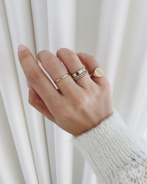 Rings Simple Everyday, Rings Jewelry Simple, Minimal Gold, Dainty Gold Rings, Classy Jewelry, Exclusive Jewelry, Dainty Bracelets, Classic Jewelry, Gold Accessories