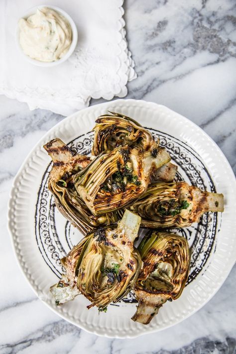 Best Artichoke Recipe, Lemon Garlic Aioli, Grilled Vegetable Recipes, Grilled Artichoke, Artichoke Recipes, Garlic Aioli, Grilled Vegetables, Aioli, Veggie Sides