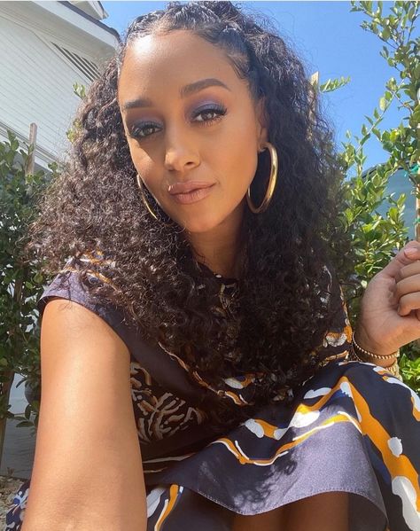 Tia Mowry Curly Hair, Tamera Mowry Hairstyles, Tia Mowry Hairstyles, Cute Hairstyles Black Women, Cute Hairstyles For Black Kids, Curly Hairdos, Afrocentric Hair, Tia Tamera, Instagram Makeup Looks