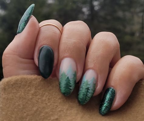 Mountain Themed Nails, Nails For Mountain Vacation, Wilderness Nails, Alaska Themed Nails, Mountain Nail Designs, Forest Nails Designs, Seattle Nails, Camping Nails Designs, Mountain Nail Art