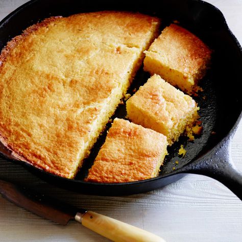 Cast Iron Cornbread Recipe, Pioneer Woman Cornbread, Cornbread From Scratch, Cast Iron Skillet Cornbread, Cast Iron Cornbread, Iron Skillet Cornbread, Bbq Side Dish Recipes, How To Make Cornbread, Skillet Corn