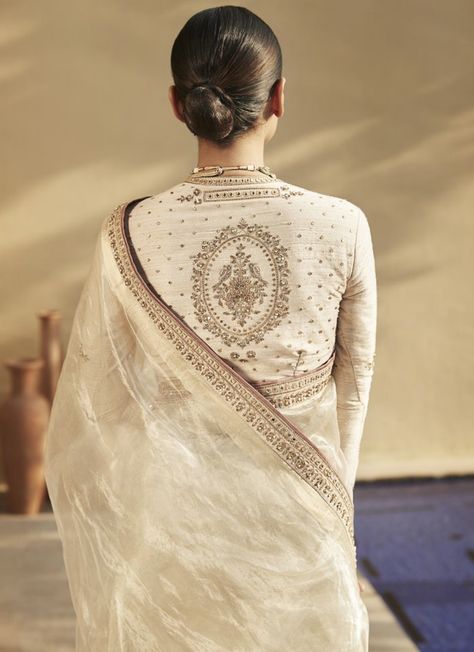 10 Thoughtful Souvenirs from India That you Can Give Your Wedding Guests Tissue Blouse Designs Latest, Tissue Saree Blouse Designs Latest, Minimalist Saree, Tissue Saree Blouse Designs, Grad Saree, Styling Saree, Blouse Handwork, Full Sleeve Blouse, Latest Saree