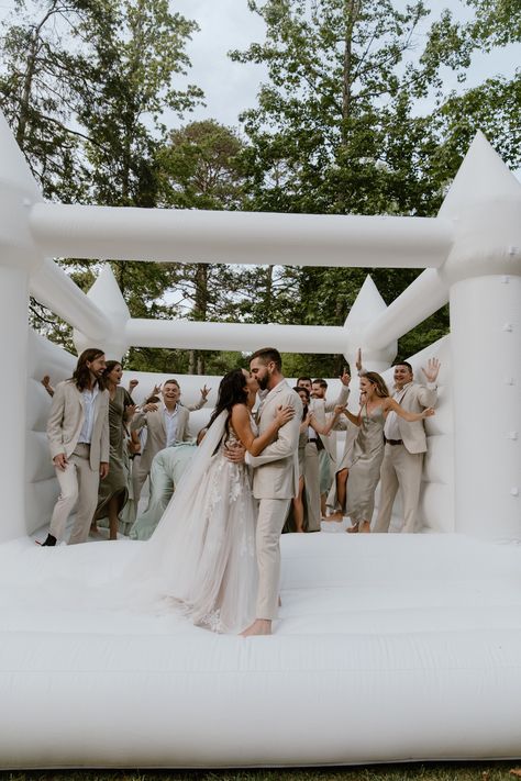 White Bounce House Wedding, Small Wedding Ceremony Ideas, Wedding Bounce House, Carnival Wedding Theme, Unity Ceremony Ideas, Small Wedding Ceremony, Small Weddings Ceremony, White Wedding Decorations, Wedding Bubbles