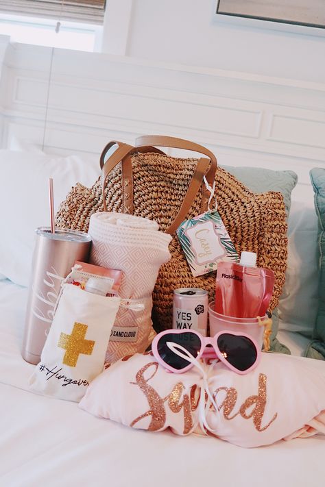 Bachelorette Goody Bag Ideas Beach, Beach Bachelorette Party Ideas Favors, Bridesmaid Proposal Beach Theme, Beach Bachelorette Gift Bags, Beach Bridesmaid Proposal, Bridemaid Proposal, Bachelorette Gift Baskets, Boat Bachelorette, Bachelorette Gift Bags