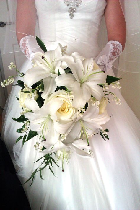 Calla Lilly Cascading Wedding Bouquets, Wedding Flowers Lillies And Roses, Bridal Bouquet Lilies, Stargazer Lily Wedding Bouquet, Lilly Bouquet Wedding, Wedding Flowers Lilies, White Lily Bouquet, Lily Bridal Bouquet, Artificial Wedding Bouquets