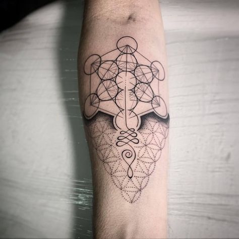 Metatron Cube Tattoo, Cube Tattoo, Microrealism Tattoo, Flower Of Life Tattoo, Metatron Cube, Tattoo Artist Tattoo, Cuff Tattoo, H Tattoo, Back Of Arm Tattoo