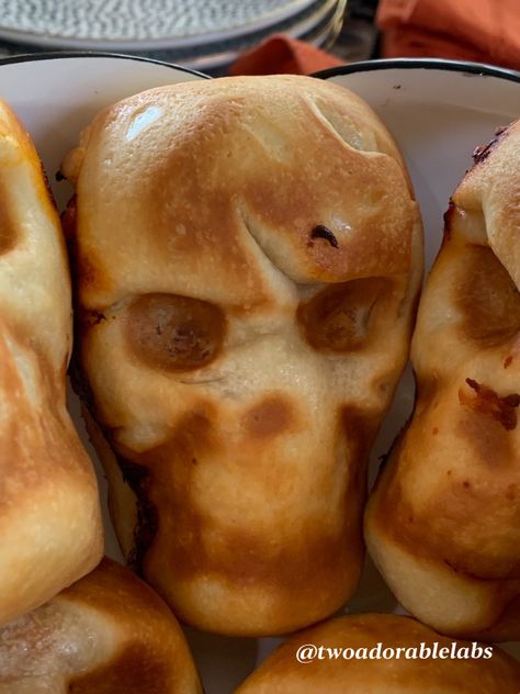 Skull Pepperoni Rolls 4 Skull Pepperoni Rolls, Skull Head Pizza Recipe, Pizza Stuffed Skulls, Pepperoni Cresent Roll Recipes, Stuffed Skull Pizza, Appetizer Table, Prosciutto Pizza, Pepperoni Rolls, Appetizers Table