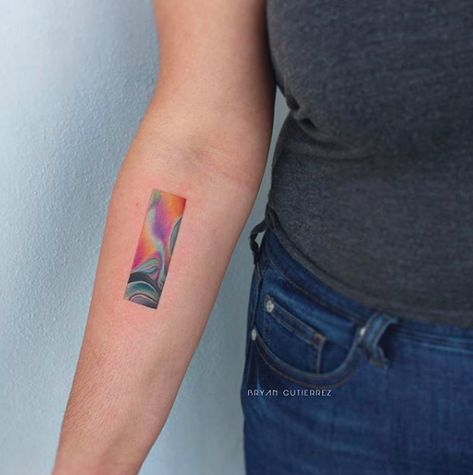 CafeMom.com : Psychedelic. : 50 Vibrant & Colorful Tattoos -- We love the minimalism of this tattoo, but also how it has a psychedelic feel with the mixture of colors. Red Line Tattoos, Er Tattoo, Tattoo Fairy, Colorful Tattoo, Tato Minimal, Shape Tattoo, Handpoke Tattoo, Muster Tattoos, Painting Tattoo