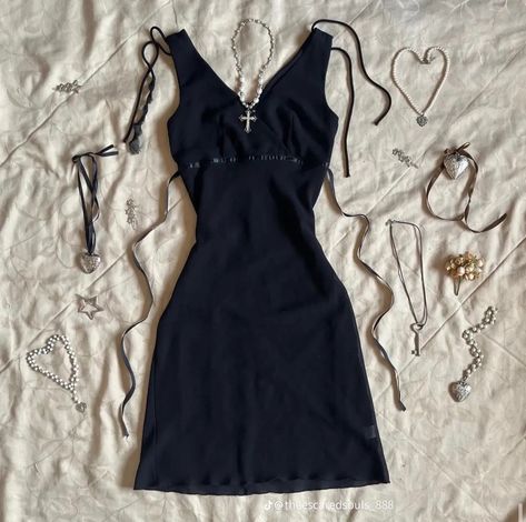 Formal Wear Dresses, 2000s Fashion Outfits, Dress Aesthetic, Aesthetic Black, 2000s Fashion, Grunge Outfits, Dream Dress, Cute Casual Outfits, Aesthetic Fashion