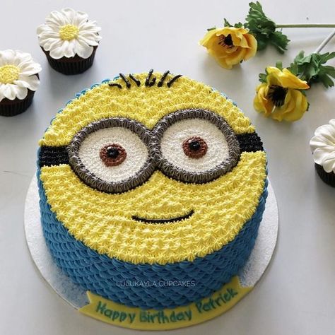 Minion Cake Design, Cake Designs For Boy, Minion Birthday Cake, Minion Birthday Party, A Minion, Minion Cake, Creative Cake Decorating, Cake Decorating Frosting, Cartoon Cake