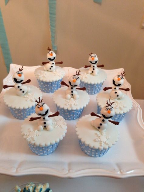 Olaf cupcake Olaf Cupcake Cake, Olaf Marshmallow, Fondant Olaf, Olaf Cupcakes, Cupcakes Frozen, Pastel Frozen, Marshmallow Cupcakes, Christmas Cupcakes Recipes, Party Concept