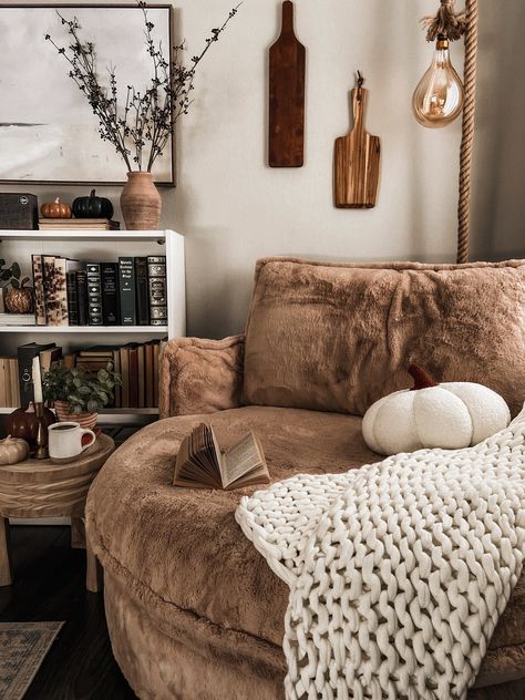 Ideas Hogar, Cozy Reading, Apartment Inspiration, Living Room Inspo, Cozy Room, Room Inspiration Bedroom, Book Shelf, Dream House Decor, Cozy Living Rooms