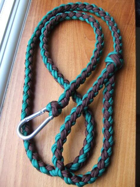 Paracord Dog Leash   - 46 Paracord Project DIY Tutorials - Big DIY IDeas - http://www.bigdiyideas.com/ Dog Leash Diy, Paracord Leash, Paracord Projects Diy, Paracord Dog Leash, Paracord Braids, Paracord Dog Collars, Paracord Diy, Paracord Tutorial, Paracord Knots