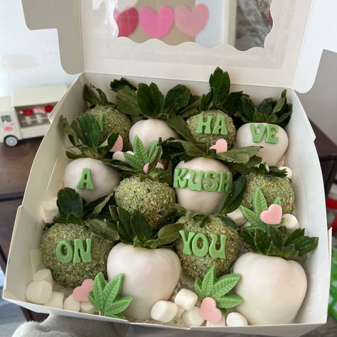 Strawberries For Him, Birthday Strawberries For Men, Birthday Covered Strawberries, Boyfriend Strawberries, Men Chocolate Covered Strawberries, Chocolate Covered Strawberries Anniversary Ideas, Chocolate Covered Strawberries Ideas For Boyfriend, Valentine’s Day Strawberries For Him, Chocolate Strawberries For Boyfriend