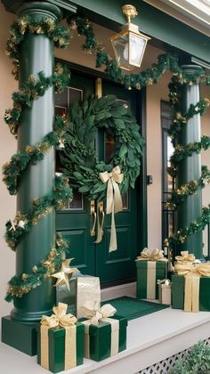 Luxury Christmas Decor, Christmas Front Doors, Christmas Front Porch, Christmas Porch Decor, Christmas Interiors, Christmas Outdoor, Christmas Wonderland, Outdoor Christmas Lights, Christmas Trends