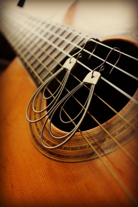 This Guitar String Jewelry is Sure to Strike a Chord Instrument Jewelry, Guitar Jewelry, Guitar String Jewelry, Guitar String Bracelet, String Earrings, String Jewelry, Music Crafts, Music Jewelry, Guitar Strings