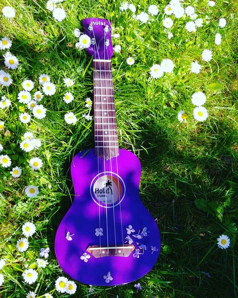 Ukelele Wallpapers, Aesthetic Ukulele Pictures, Blue Ukulele Aesthetic, Purple Ukulele Aesthetic, Purple Electric Guitar Aesthetic, Painted Ukulele, Purple Guitar, Ukulele Design, Guitar Painting