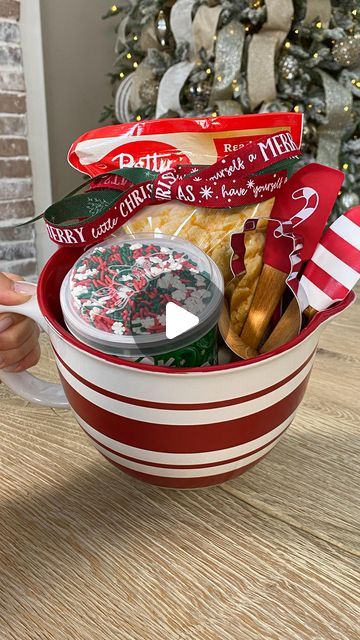 Karon | Triple C Farmhouse on Instagram: "Comment GIFT20 for details! 🍪 If you’re looking for a gift idea UNDER $20 this is a fun one! I pulled this one together for our neighbors but it could be for family friends or teachers too! Here’s what inside: Mixing bowl with two rubber spatulas (sold as a set) Sugar cookie mix Icing + sprinkles …and topped off with a cookie cutter and bow! To shop just click the blue link in my bio @triplecfarmhouse and choose either my LTK Shop or my Walmart Storefront! Direct link: https://liketk.it/4qyCl #liketkit #LTKhome #LTKHoliday #LTKGiftGuide @shop.ltk #christmasgifts #giftguide #giftideas #christmaspresents" Bakeware Christmas Gifts, Christmas Cookie Mix Gift, Neighbor Gifts Just Because, Icing Sprinkles, 2025 Christmas, Sugar Cookie Mix, Cookie Mix, Neighbor Gifts, Brownie Mix