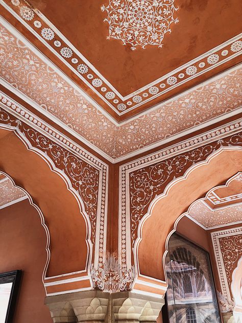 British Colonial Interiors, Royal Architecture, Tropical British Colonial, Indian Palace, Alcove Bed, City Palace Jaipur, Jaipur Travel, Boutique Hotel Room, Ganesh Chaturthi Decoration