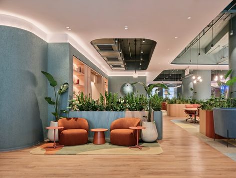 Office Link Coworking Offices - Istanbul | Office Snapshots Office Lounge Area Design, Commercial Interior Architecture, Office Breakout, Office Seating Area, Office Revamp, Office Lounge Area, Courtyard Hotel, Office Showroom, Innovative Office