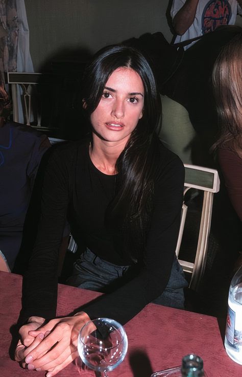 Penelope Cruz Makeup, Penelope Cruz, Beauty Shots, Monica Bellucci, Girls World, Vintage Beauty, Autumn Inspiration, Beauty Inspiration, Role Models