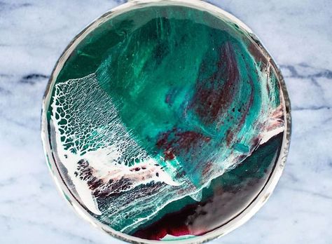 Paradise-Island-Cake-Art 30 Cakes, Ocean Mirror, Mirror Painting Ideas, Surf Cake, Ocean Cake, Island Cake, Glaze Cake, 30 Cake, Beach Cake