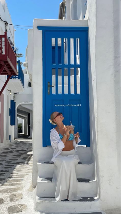 Greece Vacation Outfit, Greece Travel Outfits, Greece Girl, Skiathos Greece, Grecia Santorini, Greece Pictures, Greek Vacation, Greece Outfit, Travel Pose