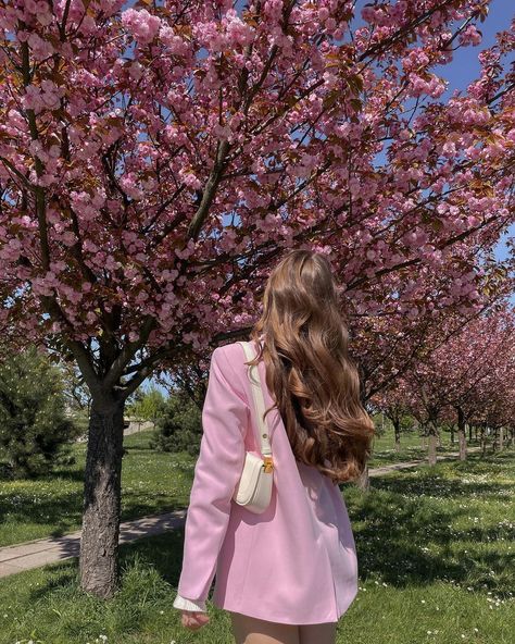 Cherry Blossom Outfit, Wallpapers Spring, Middle School Hairstyles, Cherry Blossom Pictures, Instagram Feed Tips, Japan Cherry Blossom, Japan Outfits, Cherry Blossom Girl, Spring Portraits