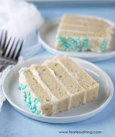 Gluten Free Vanilla Cake with Cream Cheese Frosting Gluten Free Vanilla Cake Recipe, Gluten Free Wedding Cake, Gluten Free Wedding, Gluten Free Birthday Cake, Cookies Sans Gluten, Gluten Free Vanilla Cake, Gluten Free Cake Recipe, Vanilla Cake Recipe, Gluten Free Desserts Recipes