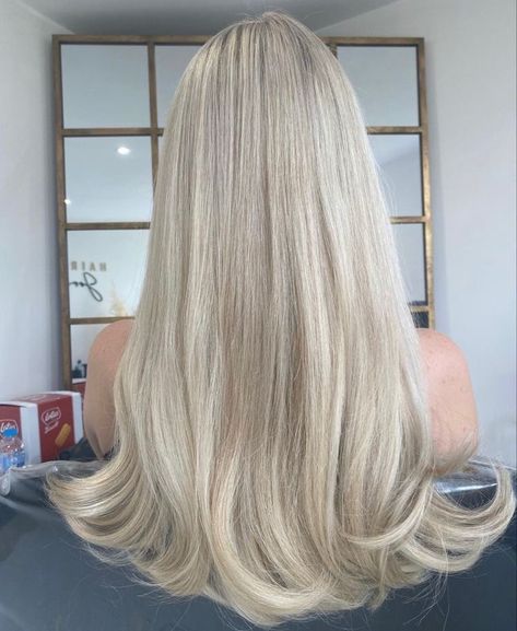 Dream Hairstyles, Cool Blonde Hair Colour, Blonde Hair Goals, Barbie Blonde, Bombshell Hair, Hair Contouring, Icy Blonde Hair, Cool Blonde Hair, Dyed Blonde Hair