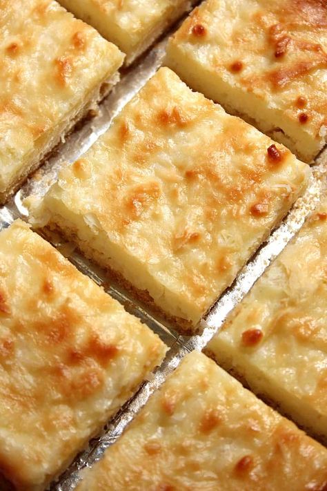 Coconut Cheesecake Bars recipe - the best coconut cheesecake bars I have ever had! They are sweet, creamy, coconut-y. The no graham cracker crust is a must try. Coconut Cheesecake Bars, Cheesecake Coconut, Coconut Cheese, Coconut Cream Cheese, Raspberry Cheesecake Bars, Cheese Bars, Cream Cheese Bars, Coconut Cheesecake, Cheese Bar