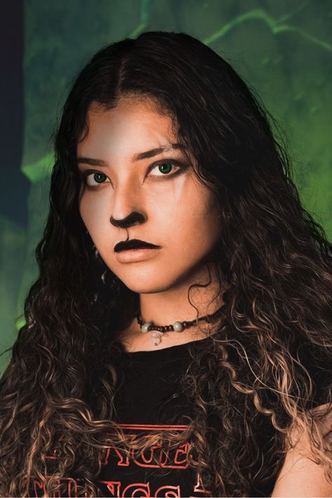 Scar Makeup Lion King Simple, Scar Halloween Costume Lion King, Scar Cosplay Lion King, Scar Costume Female, Scar Makeup Lion King, Scar Lion King Costume, Scar Lion King Makeup, Scar Makeup Look, Scar Halloween Costume