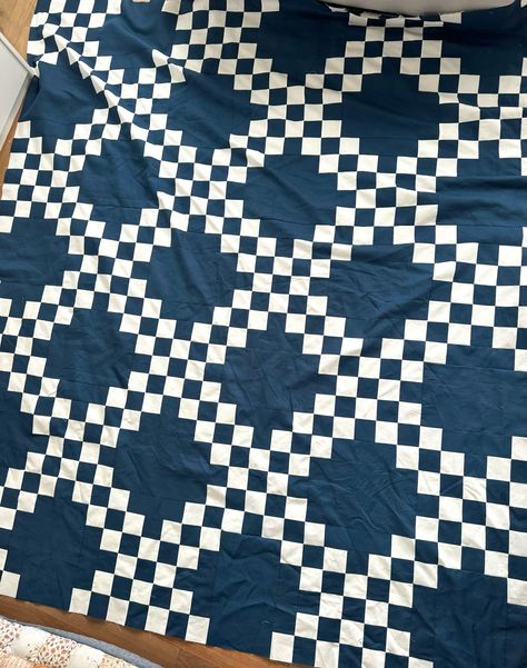 Another, another new favourite quilt! I haven’t even finished my second double Irish Chain quilt (still have to baste, quilt and bind) but I’m excited to finish it and start using it! I’ve got a pattern which you can purchase here - it’s beginner friendly and comes together before your eyes! Double Irish Chain Quilt Pattern, Tile Quilt, Double Irish Chain Quilt, Irish Chain Quilt Pattern, Irish Chain Quilt, Star Cushion, Block Patterns, Sewing Table, Star Quilt