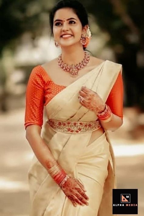 Full Blouse Designs, Mallu Saree, Blouse Designs Saree, Kerala Saree Blouse Designs, Sari Lehenga, Silk Saree Blouse Designs Patterns, Blouse Lehenga, Saree With Belt, Saree Blouse Styles